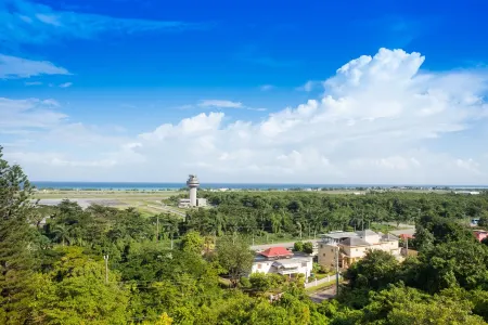 LaVue – Modern Condo w/ Queen Bed + Oceanview