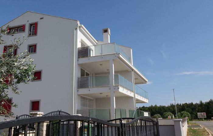 Penthouse with unobstructed sea views