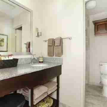ALOHA Authentic Hawaii Condo C-7 Rooms