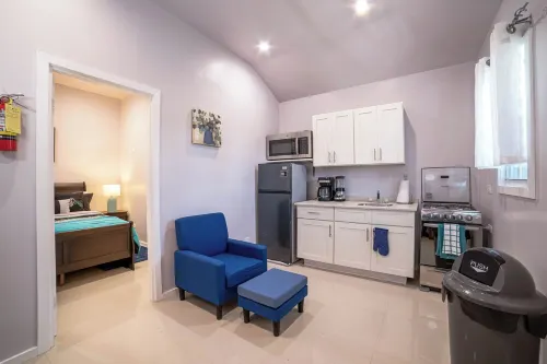 Elegant 1-bedroom apartment with AC and WiFi in Pleasant Buckleys Hotels in Buckleys