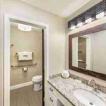 1 Bedroom Garden View Condo  3rd Floor H304- Pono Kai Rooms