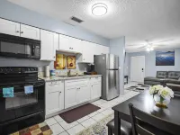 Gorgeous and fenced 3BED/2BTH Near Sarasota Hotels in Manatee County