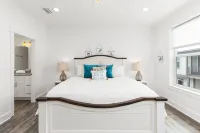 Steps from the Beach*Pool*Pier on Little Lagoon