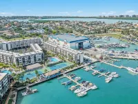 Summer Special Rate! Beautiful Waterviewmodern 2 Bed - Pool, Marina, Near Beach
