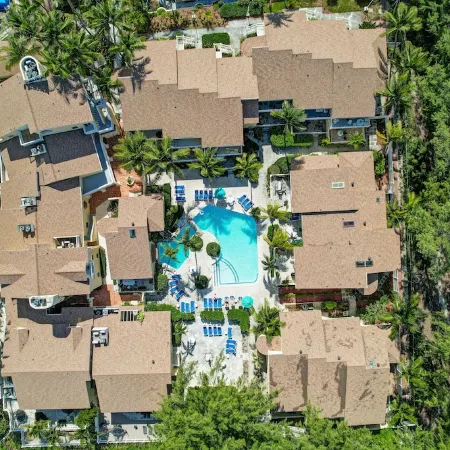 Beachfront Villa • Walk to Atlantis • Sleeps 8