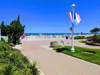 VA Beach Oceanfront Studio, Beach, Boardwalk, Pool