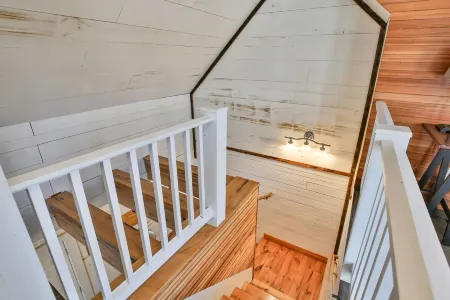 Robins Nest Cottage - Quick Drive to Downtown Leesburg