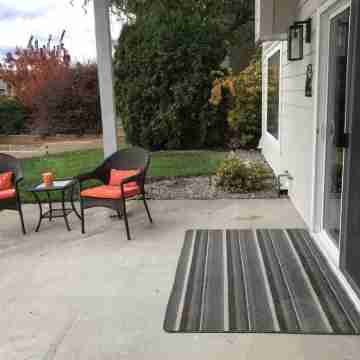 Luxury Foothills Suite - Amazing Views, Excellent Location, well appointed Hotel Exterior