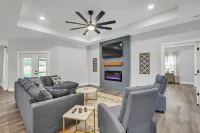 Shelluva Good Time - 3 King Beds 8 Min to Beach