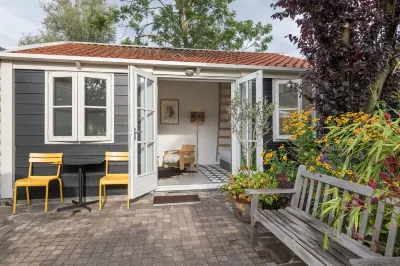 Luxury B & B in historic village 10 km from Amsterdam Center