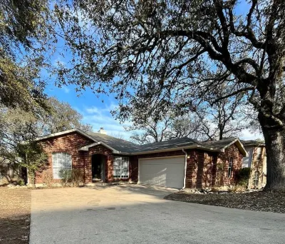 Farwest Charm! Only minutes from Sea World. Hotels near USAF Airman Heritage Training Complex, JBSA-Lackland, TX