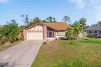 Spacious Vacation Getaway on Canal close to Beach