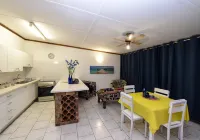 Mel's Cozy family Cottage