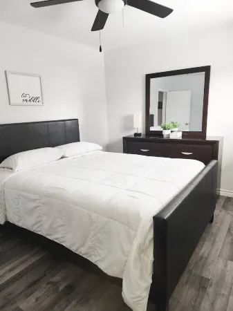 Central Location- Modern Main level 3BRD Home Отели в г. Су-Сент-Мари