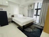 King Size bed #TheWhiteHome BGC/Mc Kinley - Self Checkin