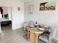 Entspannung Pur: Stadtnahe Ferienwohnung mit Grünem Rückzugsort im Garten