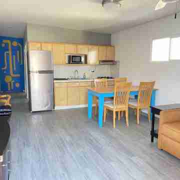 Brand new apartment in safe and quite neighborhood with lots of colorful art-dec Others