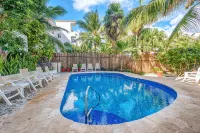 Amazing View Oceanfront with 2 pools, Daily Housekeeping - Pools