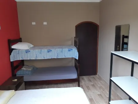 HOUSE FOR 15 PEOPLE AT MORADA DA PRAIA W/ AIR CONDITIONING Отели рядом с достопримечательностью «Foz do Rio Guaratuba»