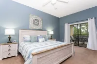 9.1 miles from Disney World, Sleeps 8-10, heated pool, hot tub, private balcony Hotels near Wawa