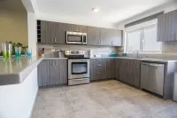 Villa Blue Heaven- 4BR-4BA-4BE, 2 min drive to BEACH!