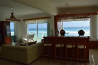 Sept_Nov Sale Amazing Beach Front Apartment, 3 Bdrms, 3 Baths, Sleeps 8,
