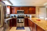 Villa April, Family-Sized Condo-5 minutes from the beautiful beach!