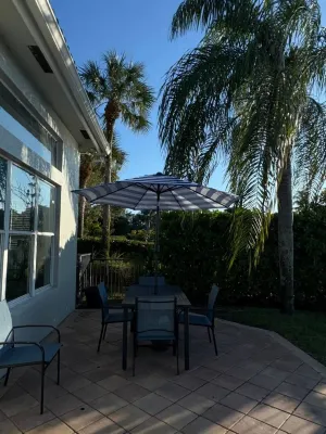 House on water (feels like the ocean ) w pool <br>