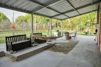 Hidden Gem Budget Beach Studio / High-Speed Wifi