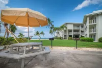 Resort Style Condo Complex on Seven Mile Beach--SUNSET COVE 228