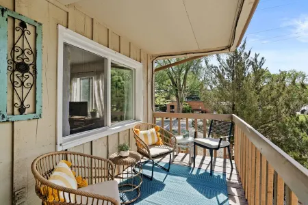 Cozy condo in the heart of downtown Carbondale