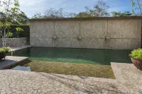 Luxury 2BR/2.5BA Condo in Tamarindo two blocks from the ocean w pool & elevator