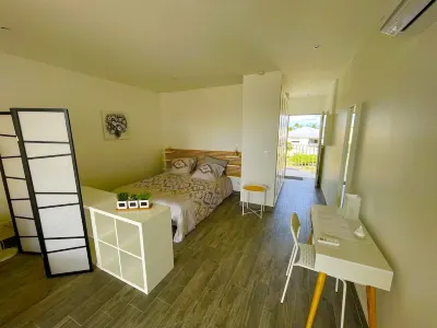 Superb, bright studio overlooking pool and lagoon