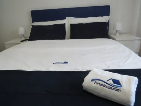 PortoHouse. com - House with Heated Pool and Game Room