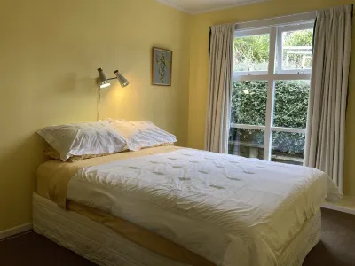 Comfortable retro bach, close to everything