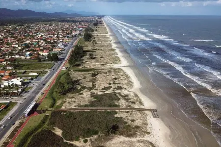 Excellent and comfortable house upstairs for season Отели в г. Ilha Comprida