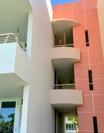 Spacious 3 bedrooms penthouse, near Combate Beach: Pools, Fun & Amazing Sunsets