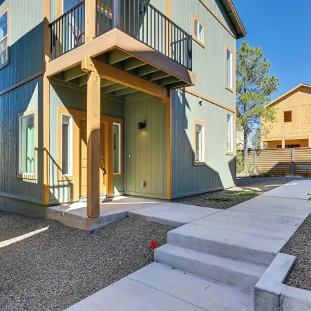 2 Mi to Dtwn Flagstaff: Home w/ Balcony!