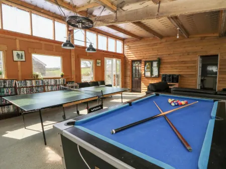 The Stable Отели в г. Лампетер