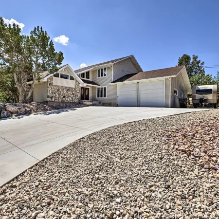 Arcade Games & Great Location! 7Br Cedar City Home