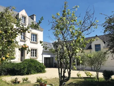 Ker Feuchidoul Hotels near La Falaise