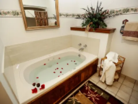 Deer Creek Winery and Watson Estate Bed & Breakfast Hotels in Fayette County