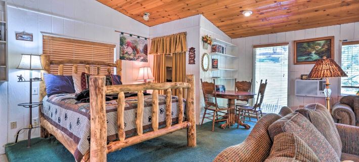Gorgeous Oakhurst Retreat w/ Swimming Hole! Hotels in Oakhurst