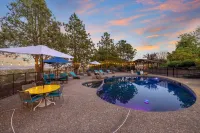 Private Pool & Large Deck: Modern Cotati Villa! - Villas