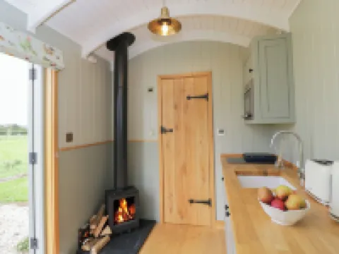 Goose Whistle Hut Hotels in Chippenham