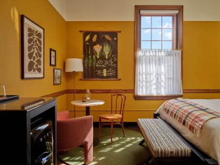 Hotel Abner Отели рядом с достопримечательностью «Tapping Reeve House and Law School»