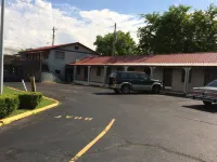 Budget Inn - Scottsboro - parking