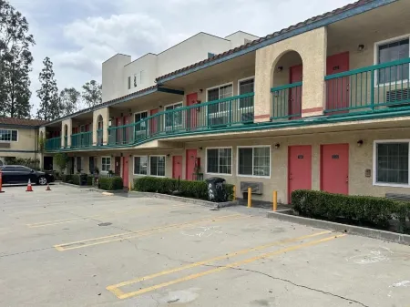 Palm Inn Motel - Rosemead, Los Angeles Отели рядом с достопримечательностью «Университет Запад»