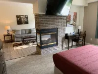 McCoy's Inn - Motels