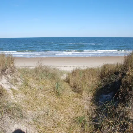 Beach Side Hideaway 1 Bedroom Condo by Redawning